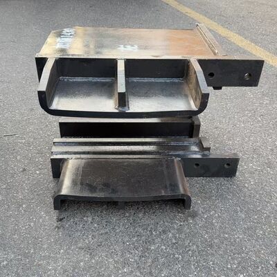 Idler juk / voorvork voor Kato HD1430 graafmachine onderwagenonderdelen, compatibel met Kato HD1430 graafmachine Idler voorvork, kaakbeugel, onderwagencomponenten inclusief vier wielen en één spoor